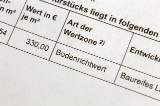 © U. J. Alexander - stock.adobe.com Foto: Dokument mit Bodenrichtwert