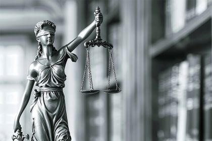 © Png - Video - Photo - stock.adobe.com Foto: Statue von Justitia